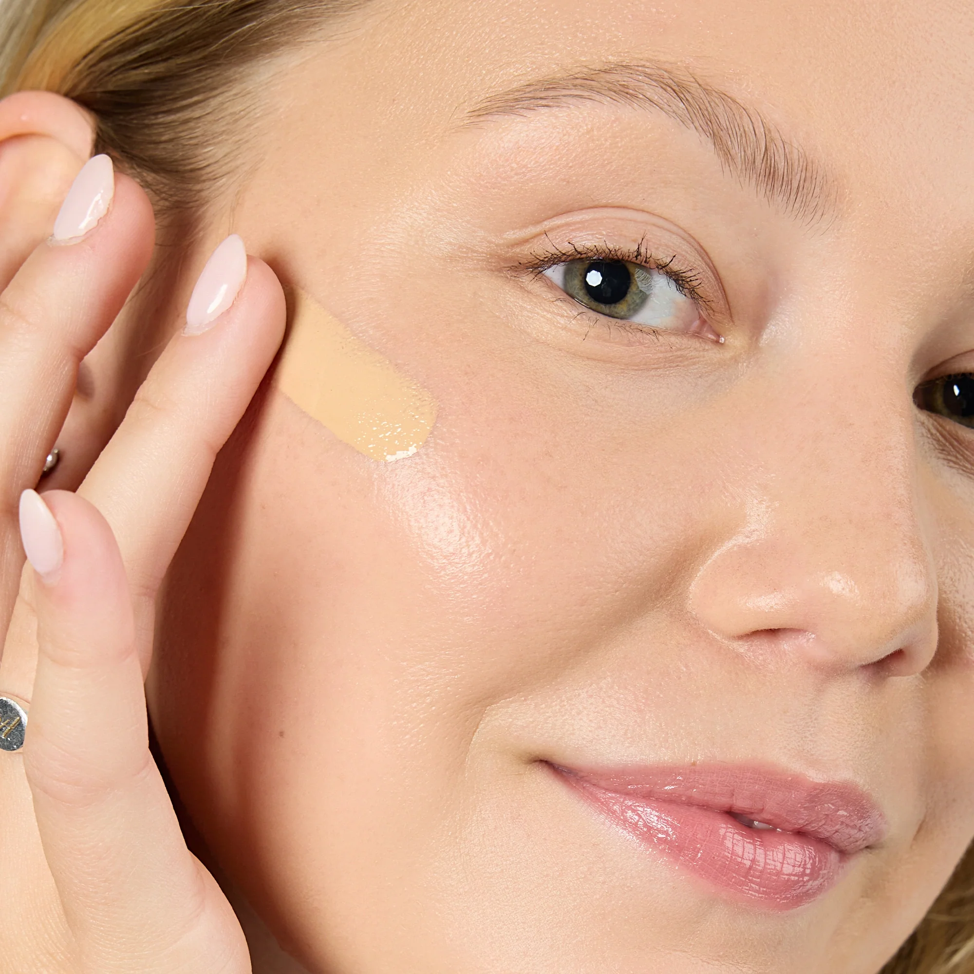 4-in-1 Skin Tint Mineral SPF 50 - Image 19