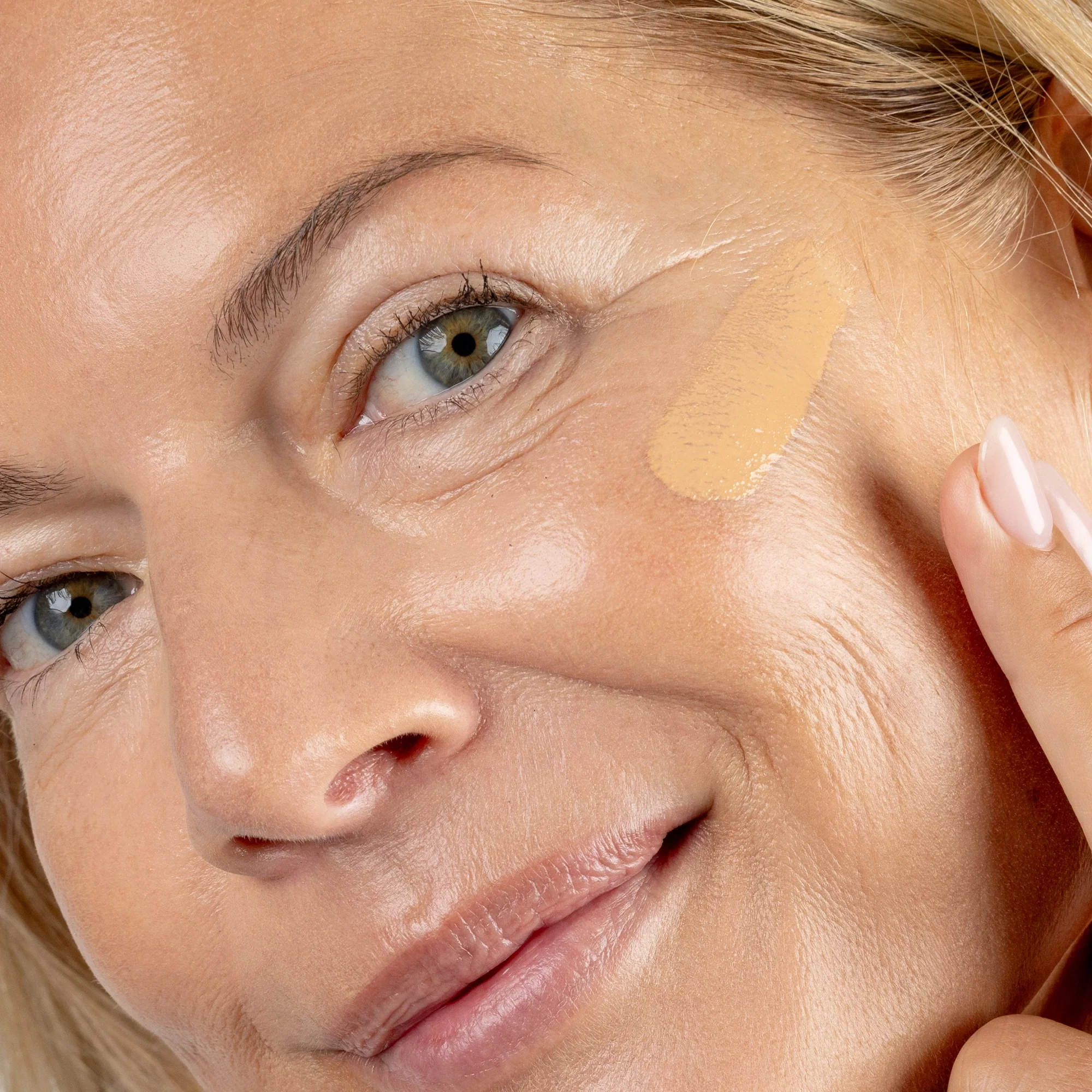 4-in-1 Skin Tint Mineral SPF 50 - Image 26
