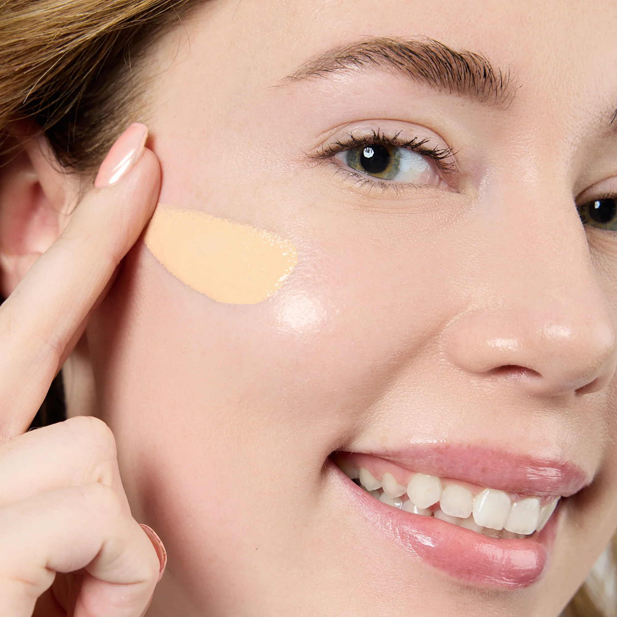 4-in-1 Skin Tint Mineral SPF 50 - Image 4